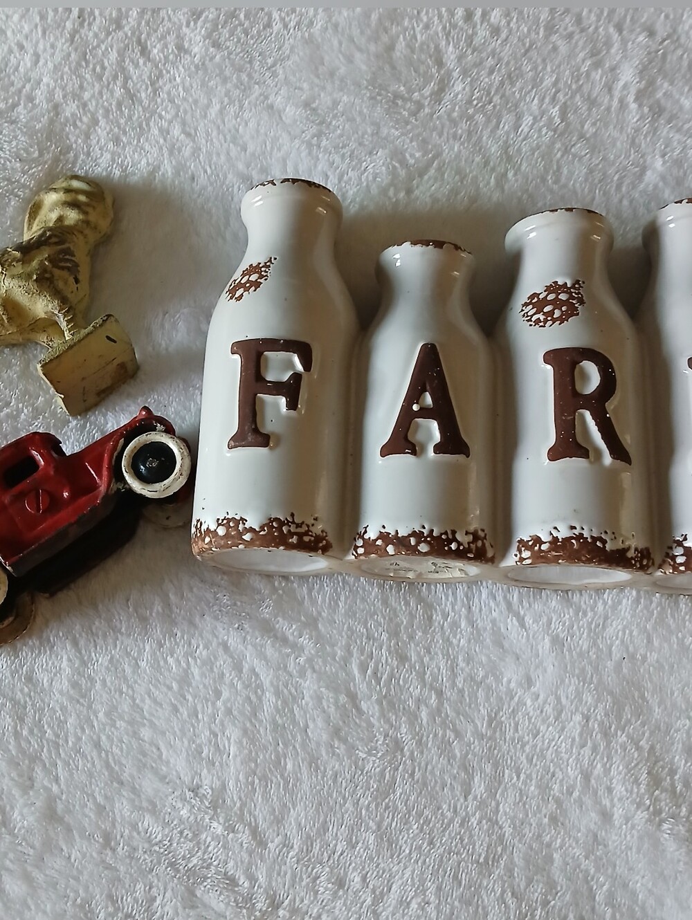 Farmhouse VINTAGE Decor - 4 Opening "FARM" Vase, Rooster & Old Car [Heavy!]